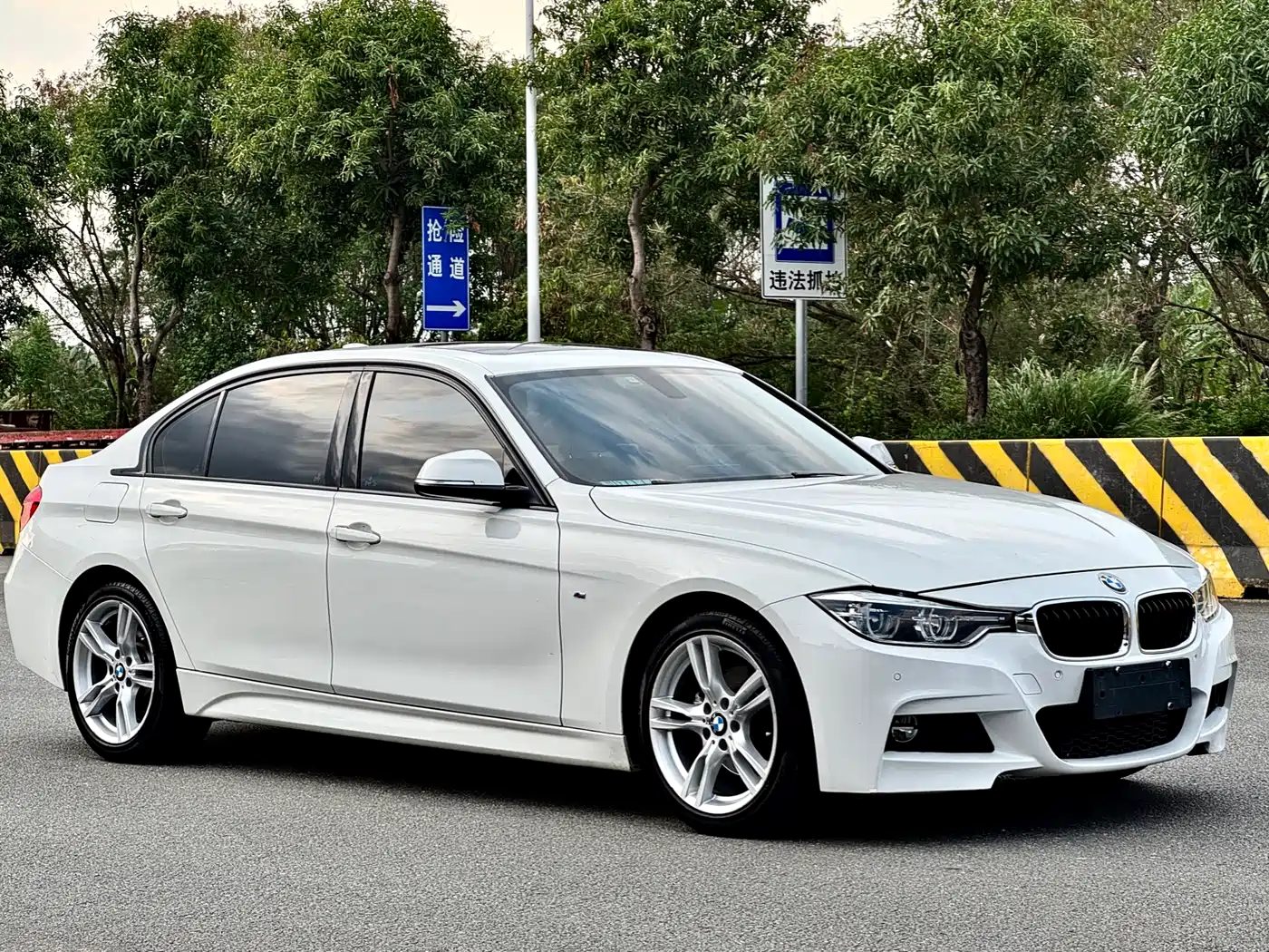 BMW 3 Series 2017 320Li M Sport фото 3