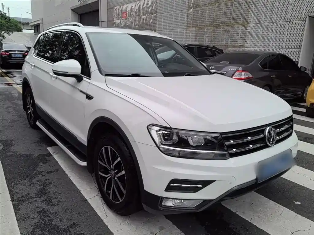 Volkswagen Tiguan L 2018 Facelift 330TSI Automatic 2WD Luxury Edition фото 4