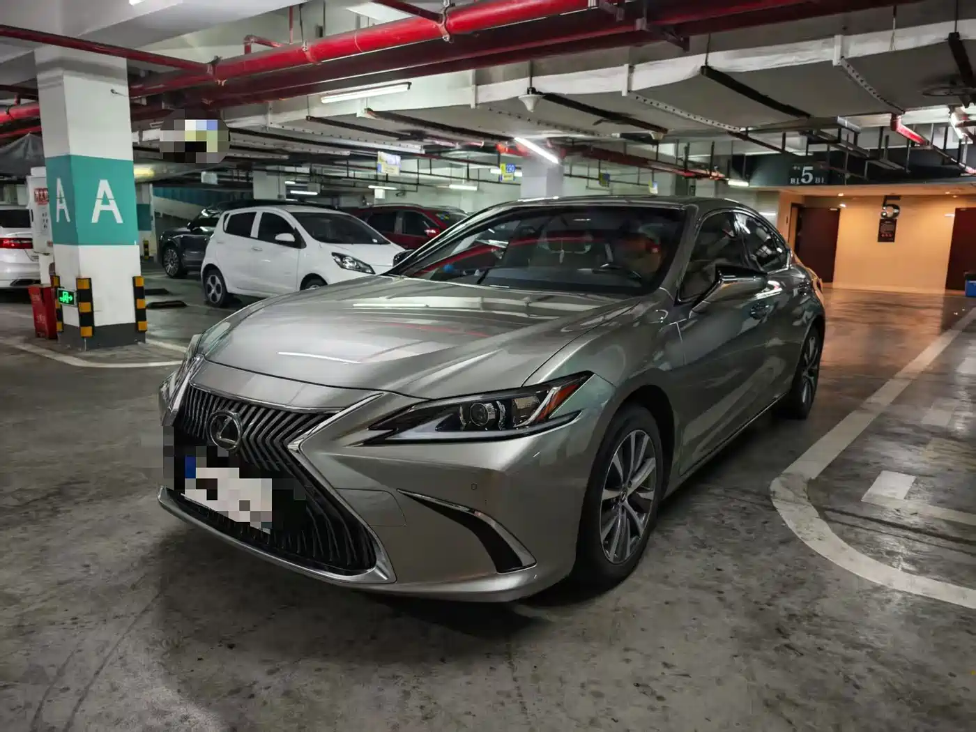 Photo 1 - Lexus ES