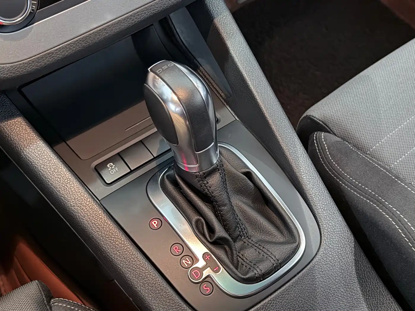 Volkswagen Scirocco 2011 1.4TSI Comfort фото 9