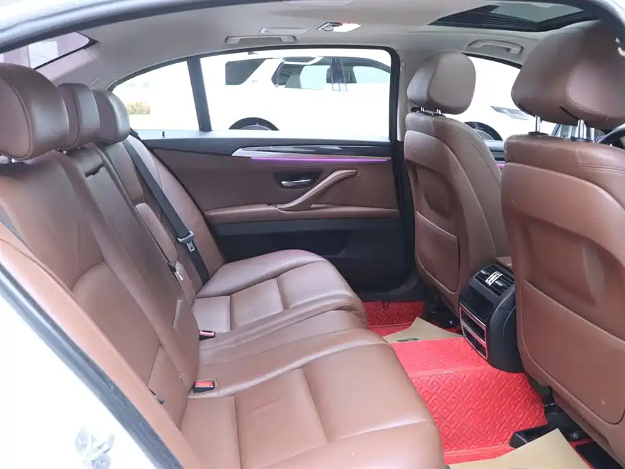 BMW 5 Series 2014 520Li Elegance фото 15