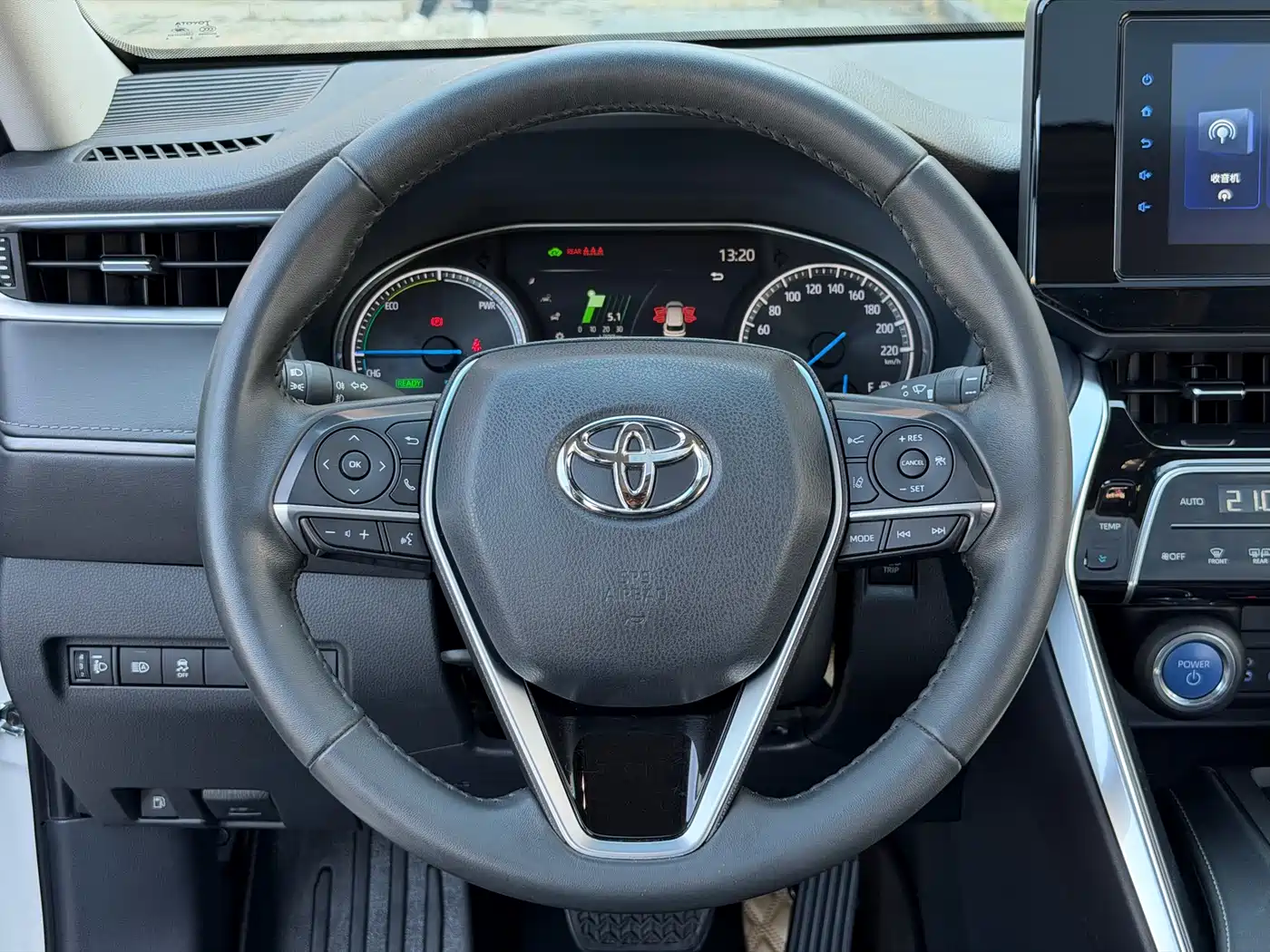 Toyota Venza 2022 Dual Engine 2.5L CVT 2WD Luxury фото 10