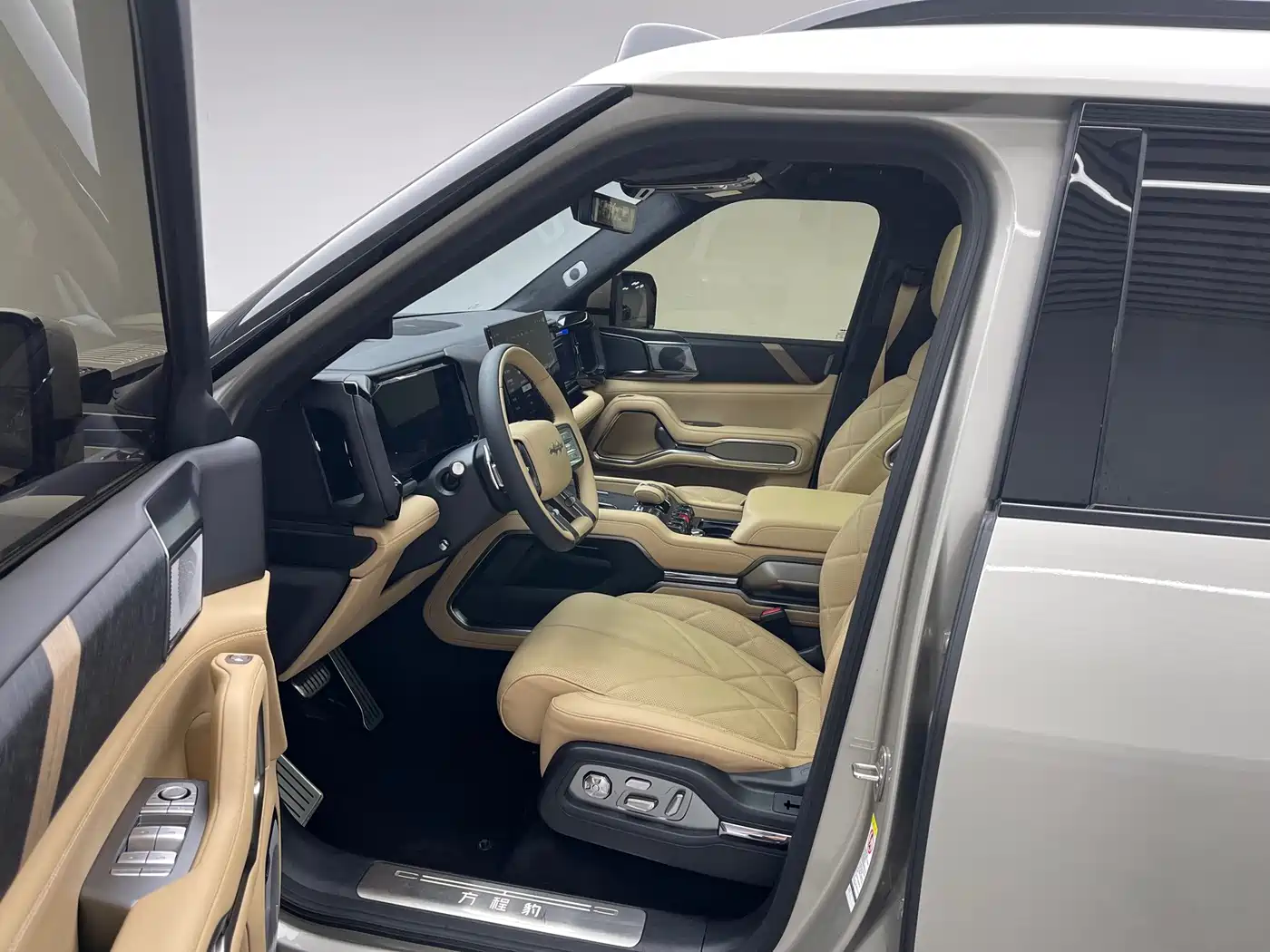 Fang Cheng Bao Leopard 8 2025 2025 Zhiyong Flagship 6-Seater