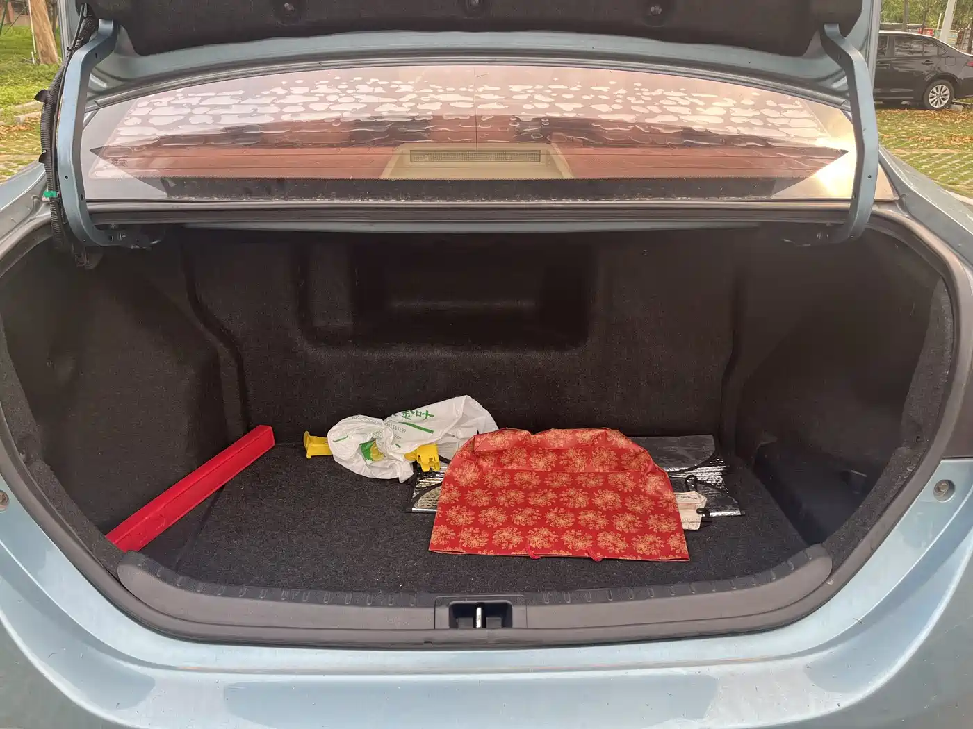 Toyota Corolla 2016 Dual Hybrid 1.8L E-CVT Elite Edition фото 15