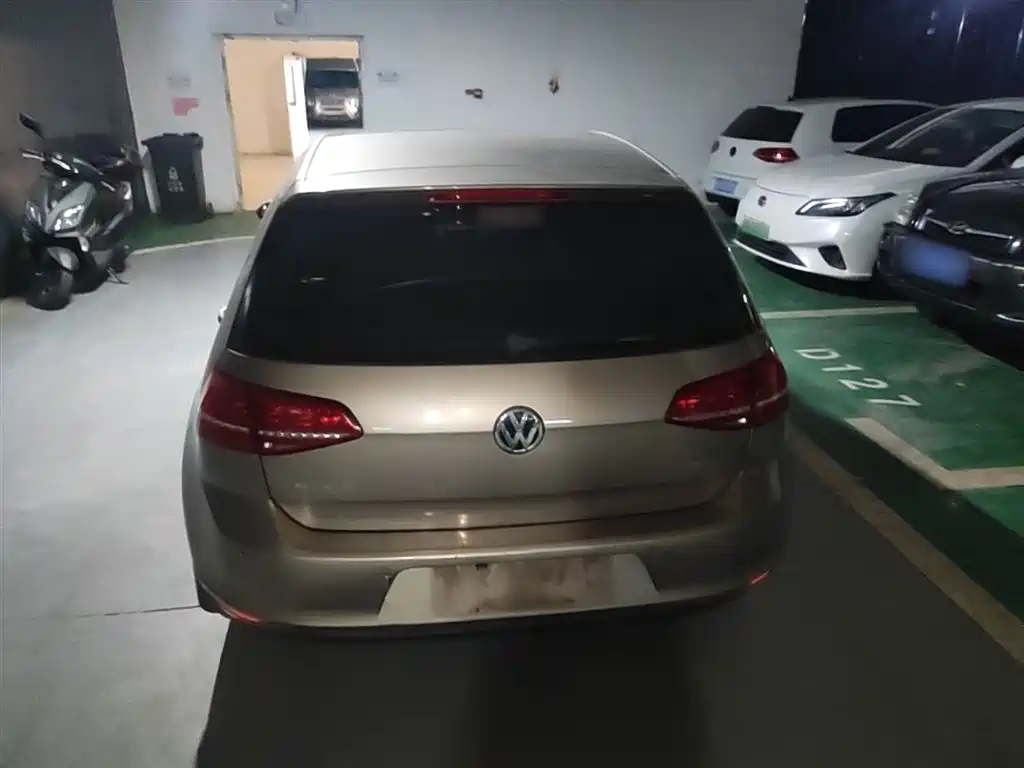 Volkswagen Golf 2014 1.6L Automatic Comfort фото 6