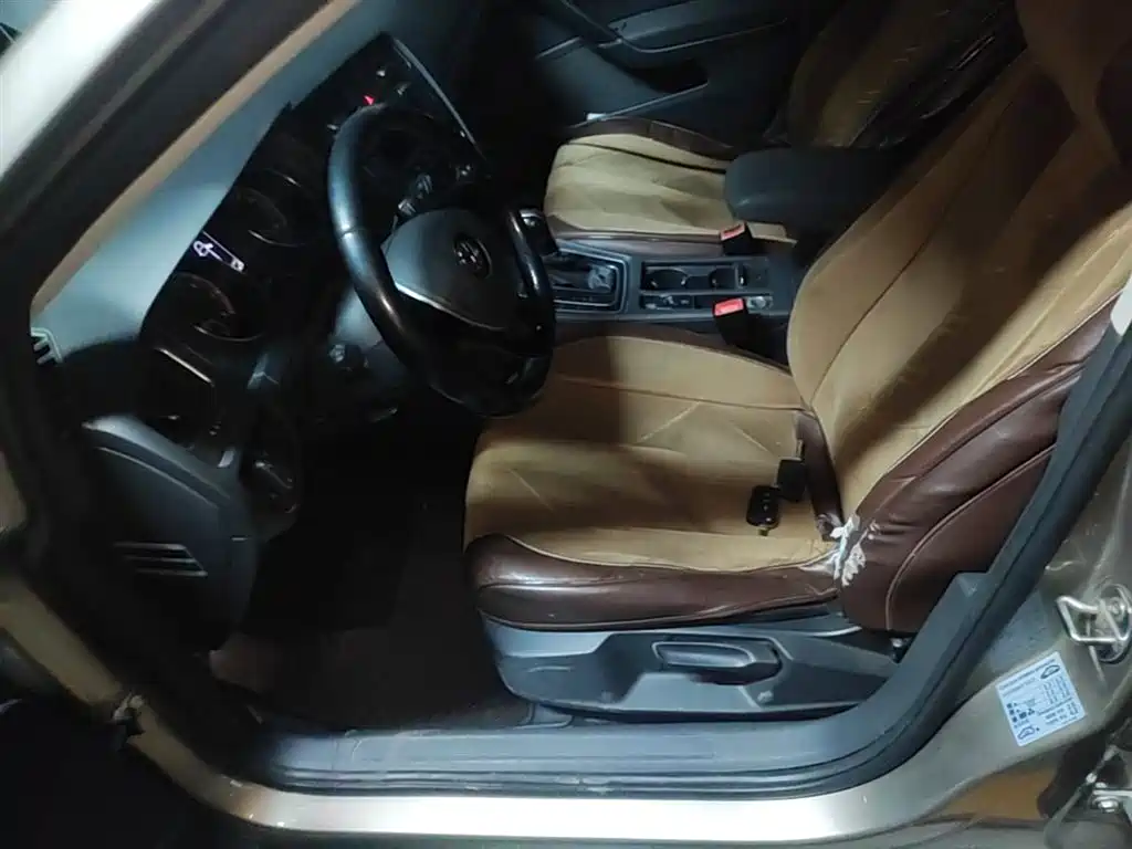 Volkswagen Golf 2014 1.6L Automatic Comfort фото 15
