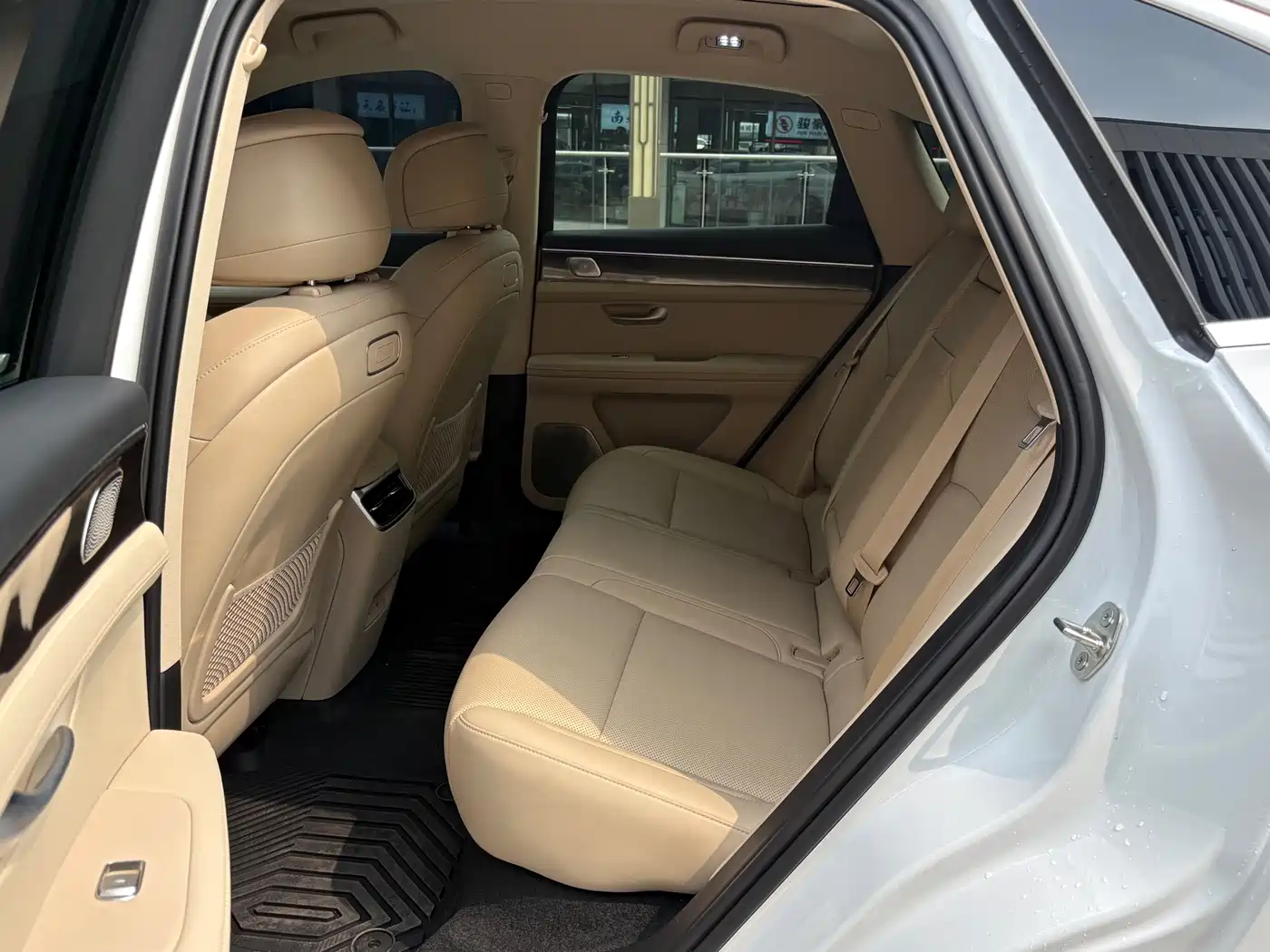 AITO Wenjie AITO M5 2025 Extended Range Ultra AWD фото 8