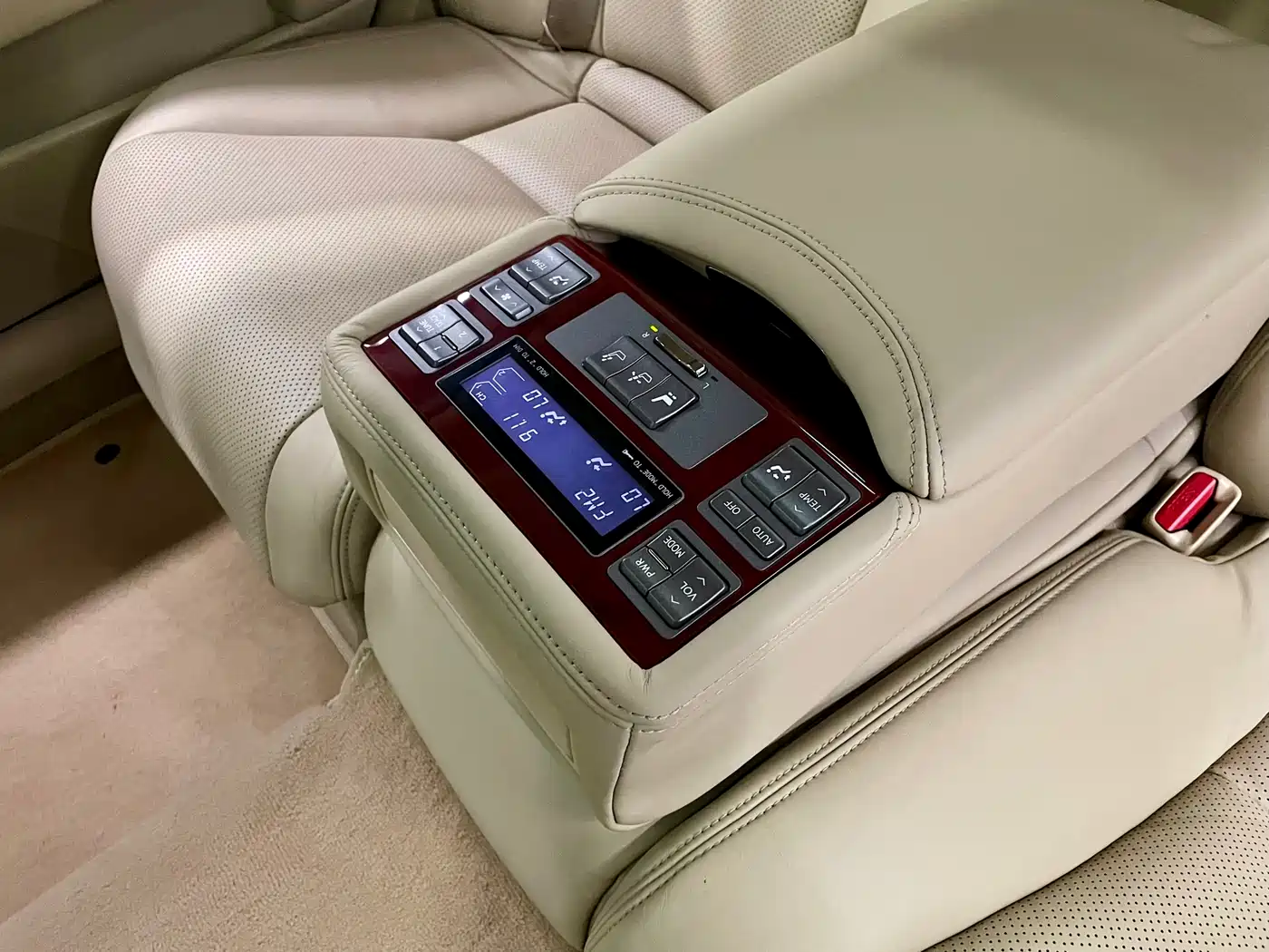 Lexus LS 2006 460L фото 35