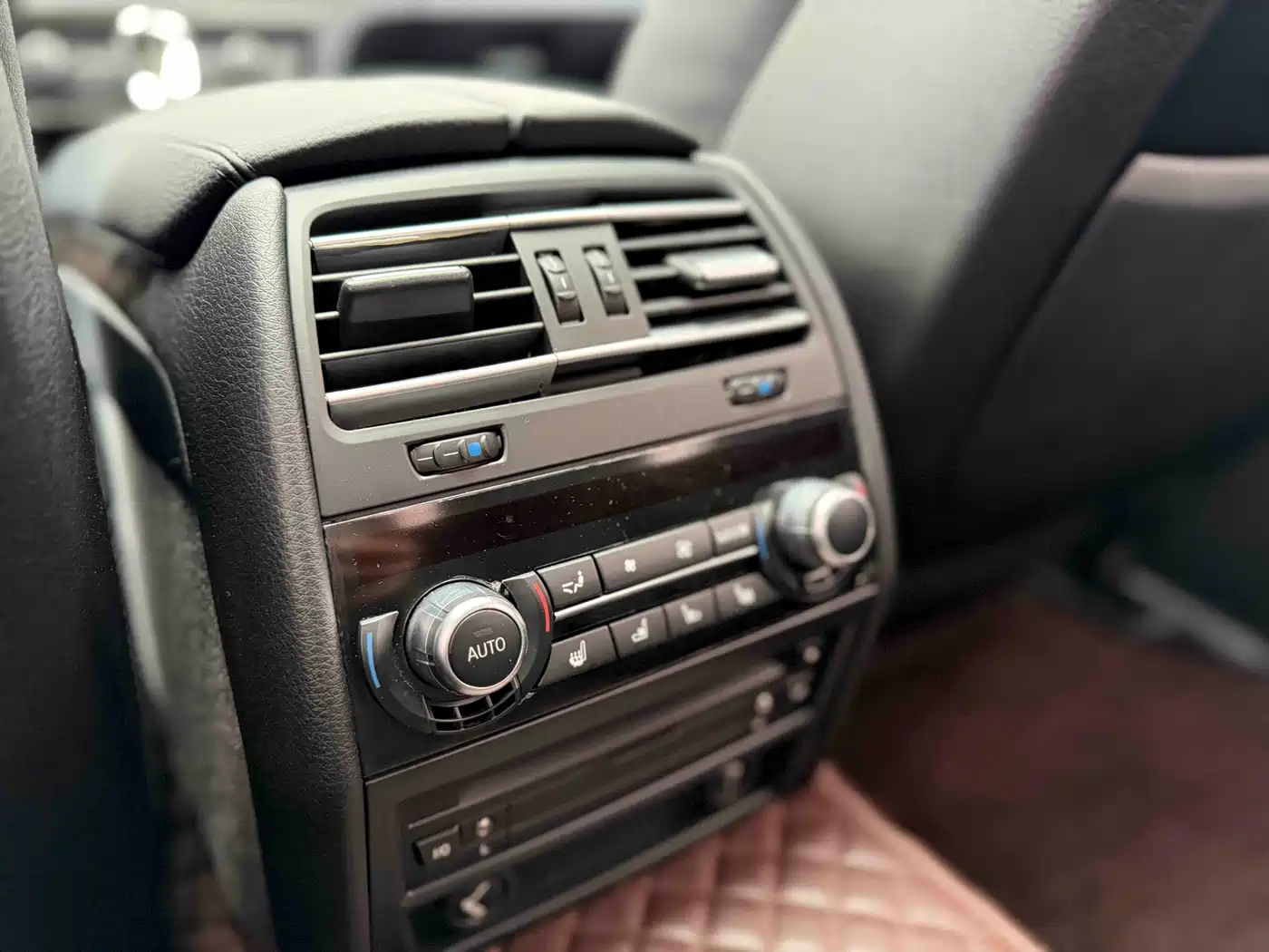 BMW 7 Series 2009 740Li Premium фото 8
