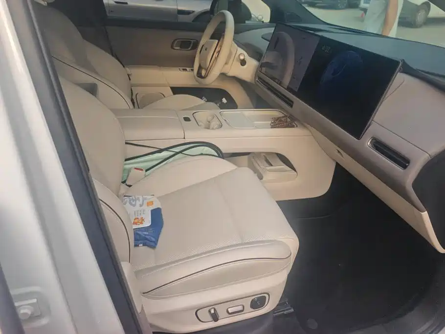 Li Auto i6 2026 2025 4WD Base Model