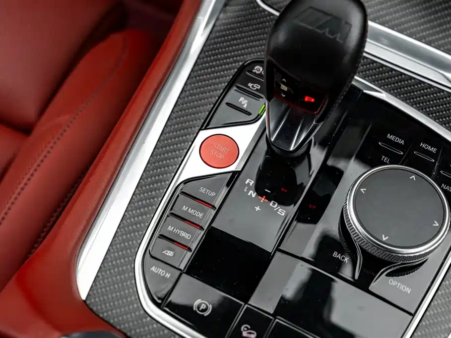 BMW XM 2023 50e фото 37