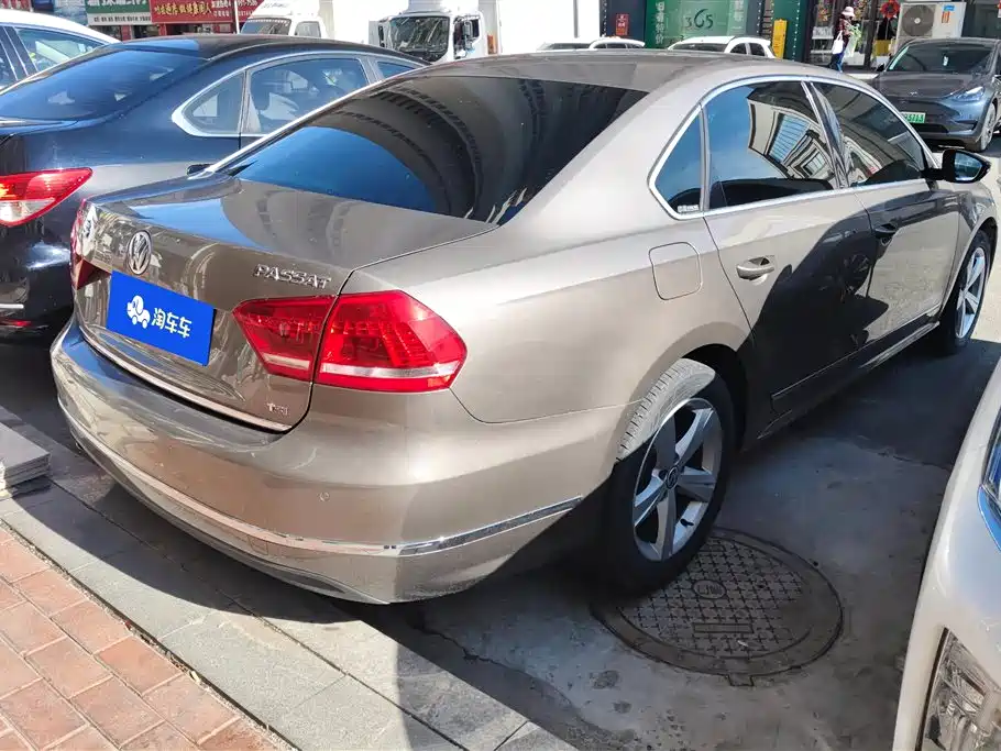 Volkswagen Passat 2014 1.8TSI DSG Executive Edition фото 3