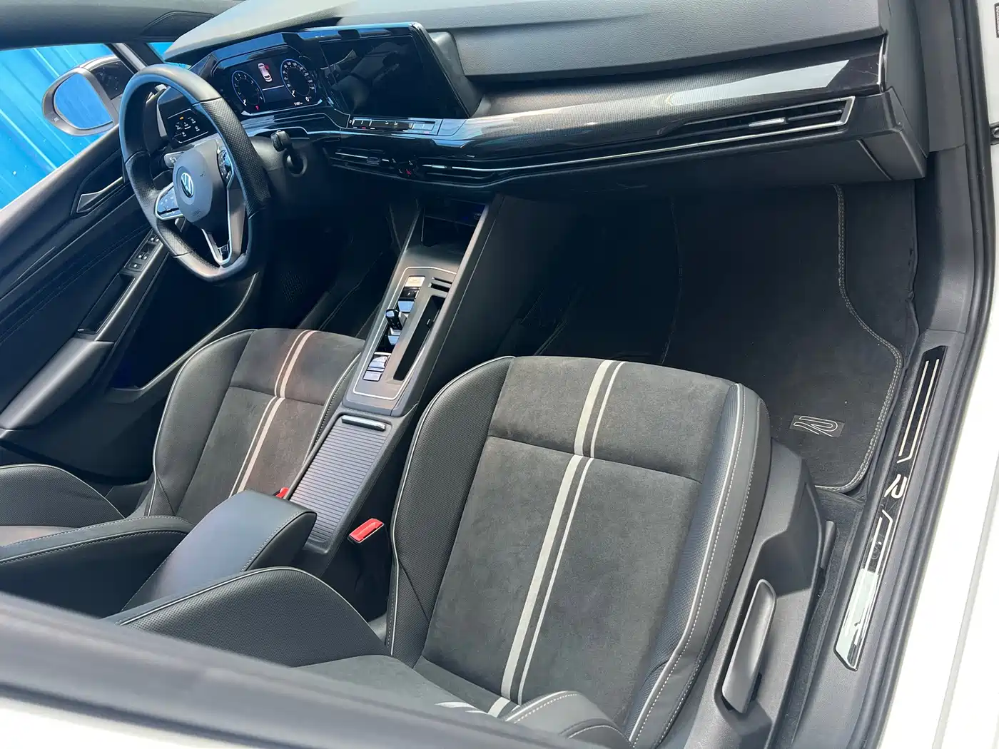 Photo 6 - Volkswagen Golf