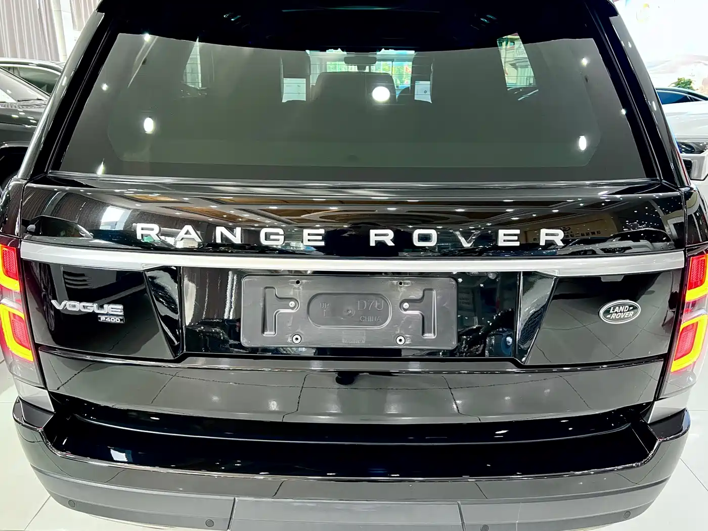 Land Rover Range Rover 2021 3.0 L6 Heritage Extended Classic Edition фото 5
