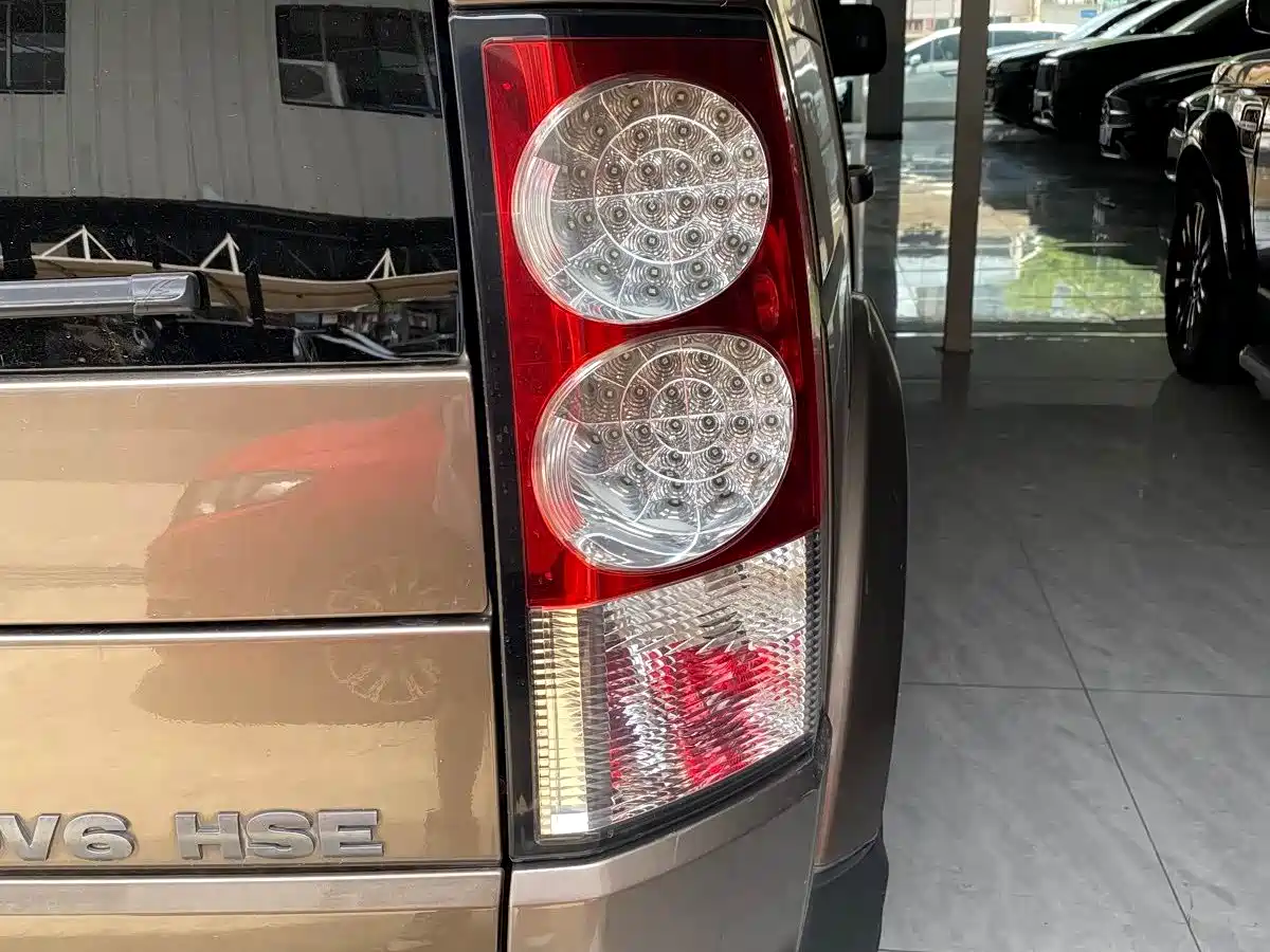 Land Rover Discovery 2014 3.0 SDV6 HSE Diesel фото 13
