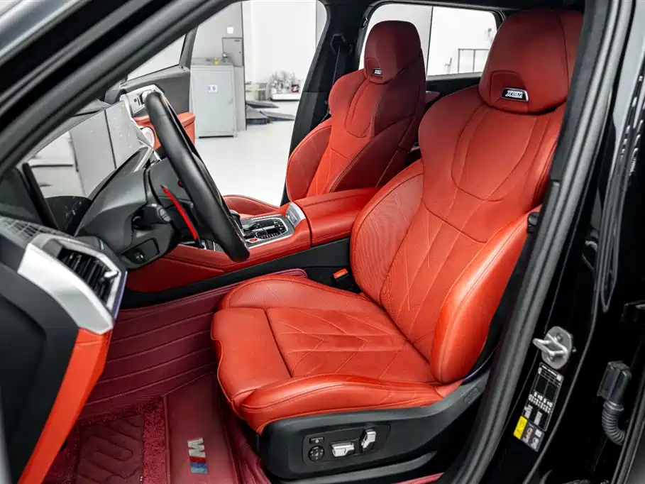 BMW XM 2023 50e фото 26