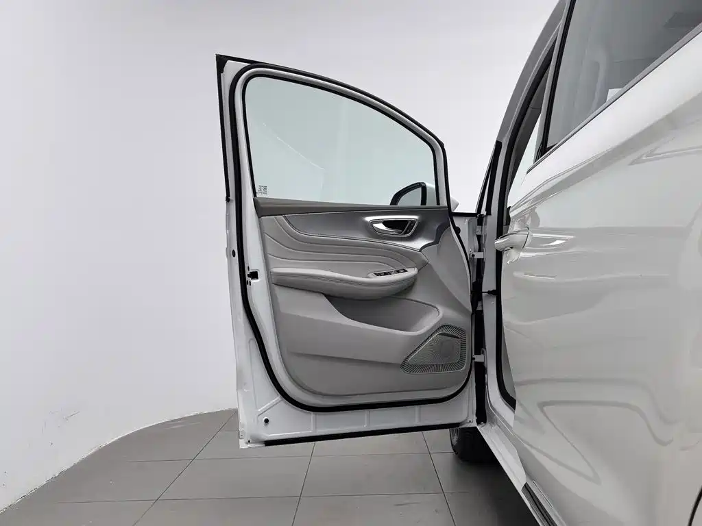 Roewe iMAX8 EV 2025 2025 Model 1.5T DMH Land Premium Edition