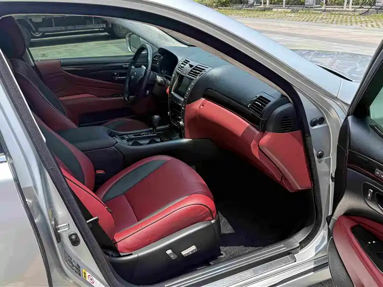 Photo 19 - Lexus LS