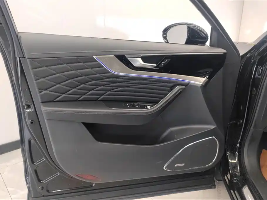 Hongqi HS5 2022 Facelift 2.0T Smart Flag Enjoyment Edition фото 7