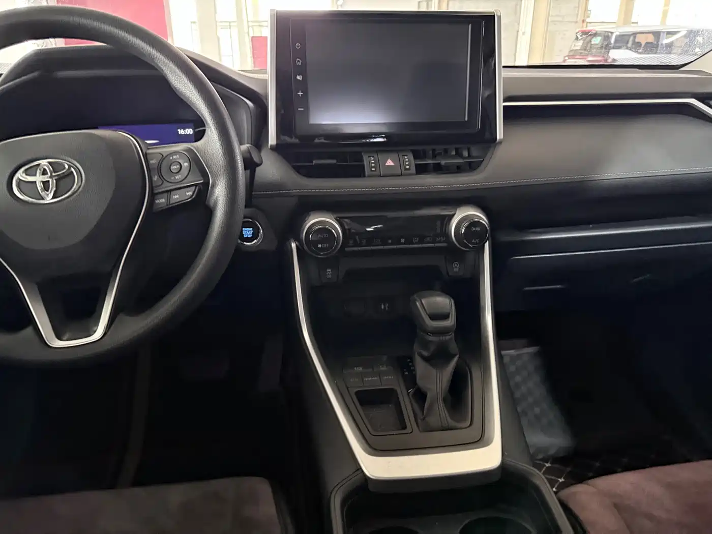 Toyota RAV4 Rongfang 2020 2.0L CVT 2WD Trend Edition фото 15