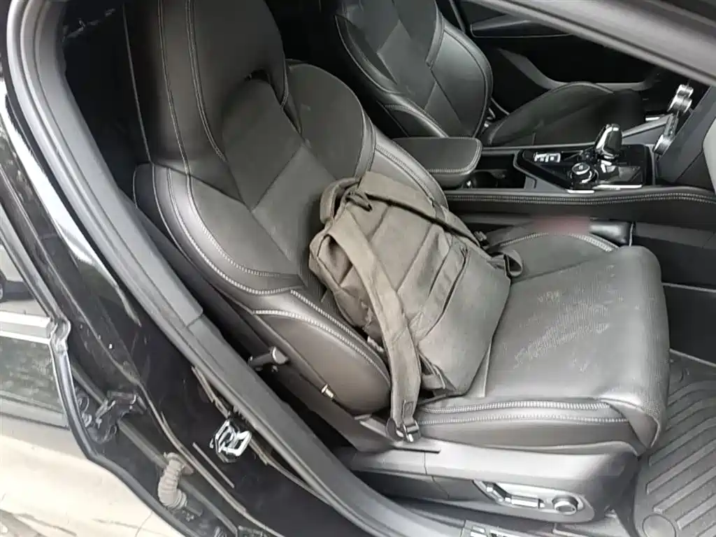 Lynk & Co 03 2021 2.0TD Auto Jin Champion Edition фото 25