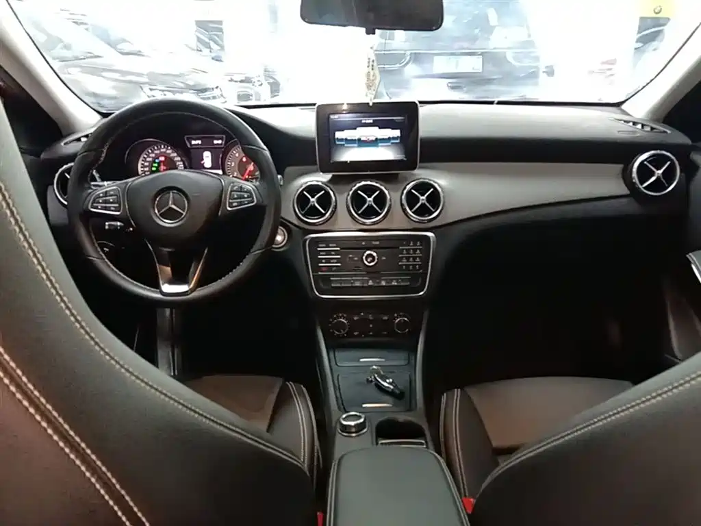 Mercedes-Benz GLA 2016 GLA 200 Dynamic фото 10