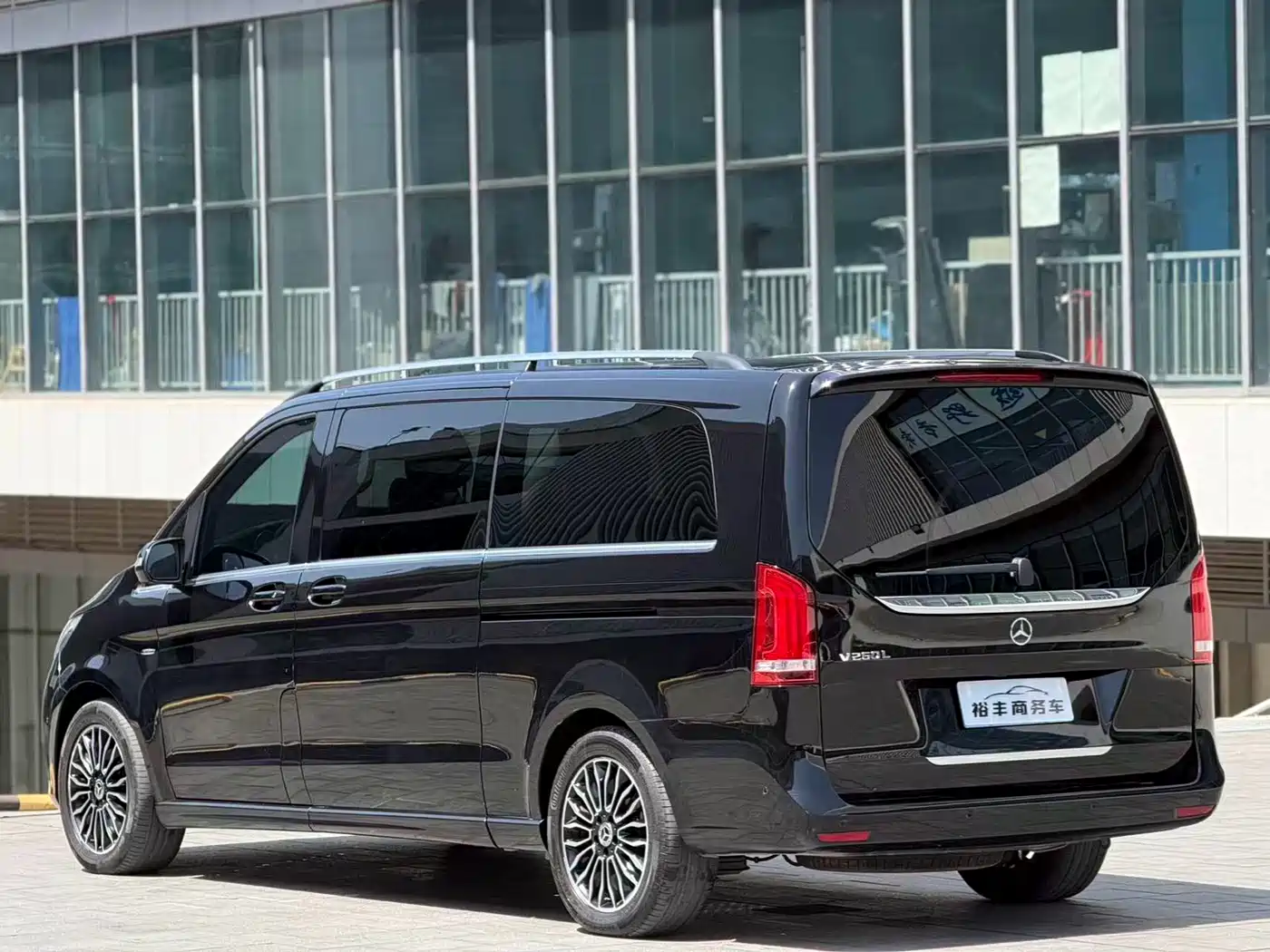 Mercedes-Benz V-Class 2018 V 260 L Premium Long Wheelbase Edition China VI фото 17