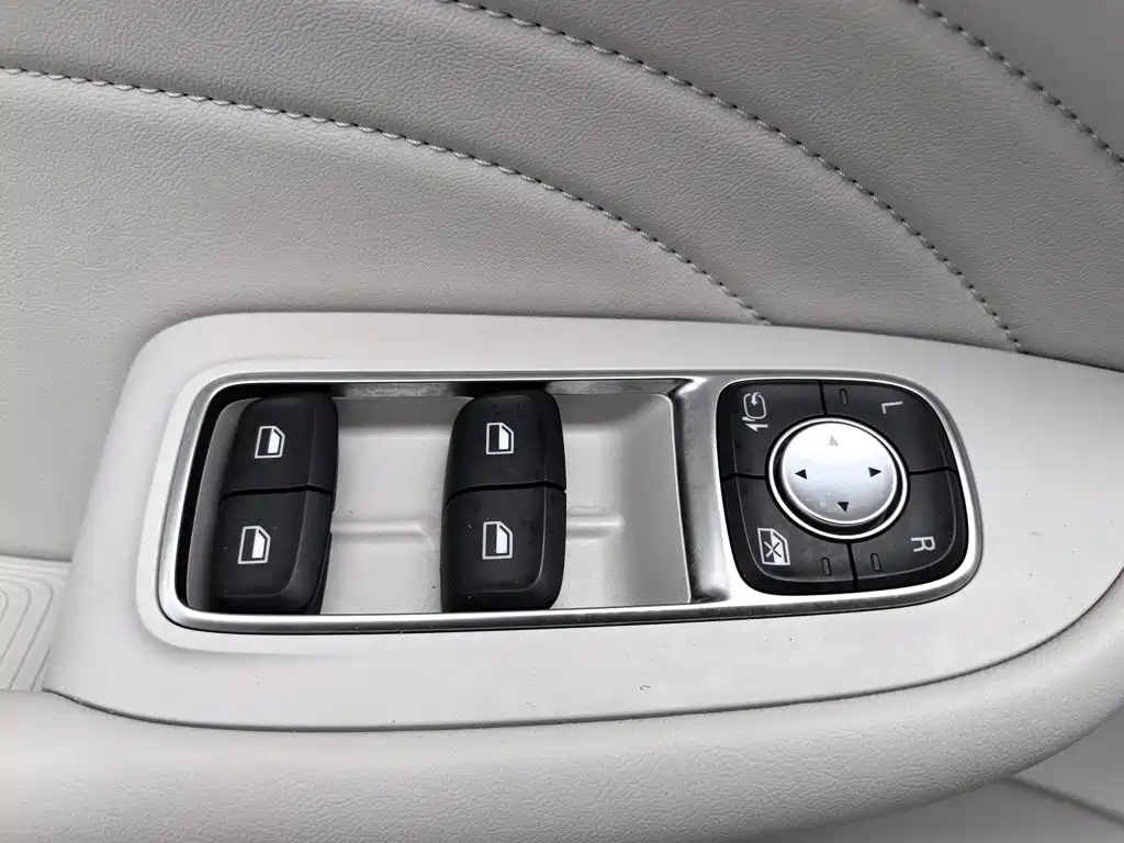 Фото 9 - Roewe iMAX8 EV
