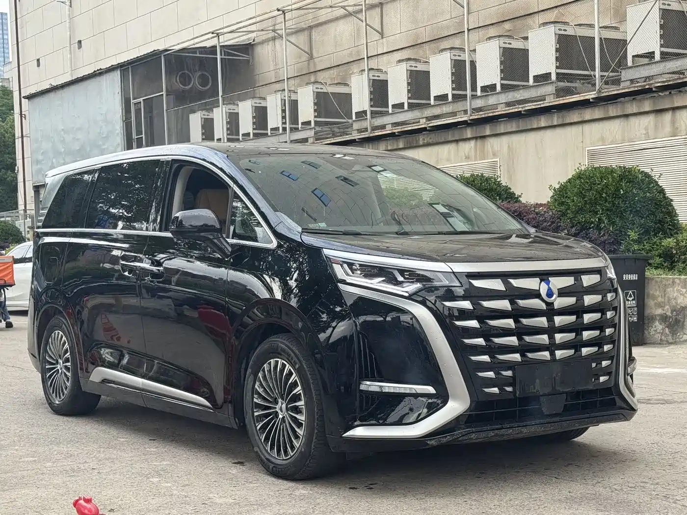 Denza D9 2022 DM-i 1040 Premium фото 3