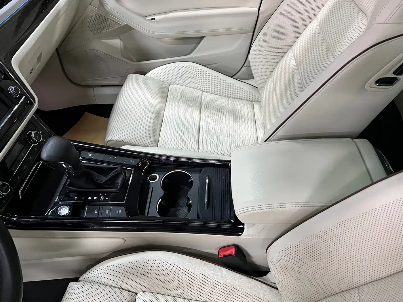 Volkswagen Phideon 2016 380TSI 2WD Ultimate Edition фото 6