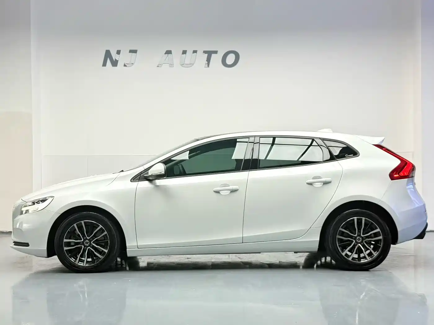 Фото 3 - Volvo V40