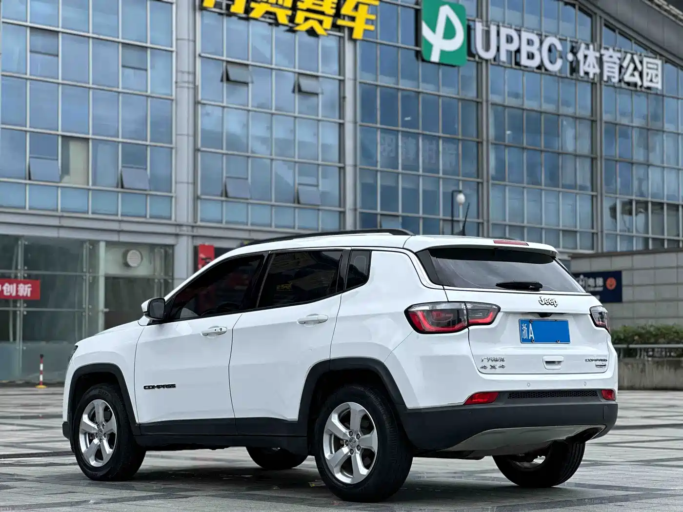 Photo 4 - Jeep Compass