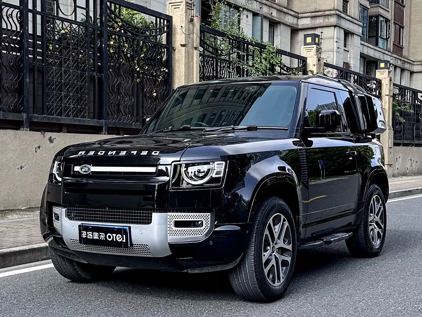 Land Rover Defender 2023 Facelift 90 3.0T P400 XS