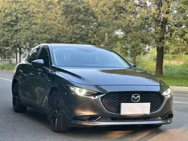 Mazda Mazda3 Axela 2021 2.0L Automatic Quality Glamour — фото 2