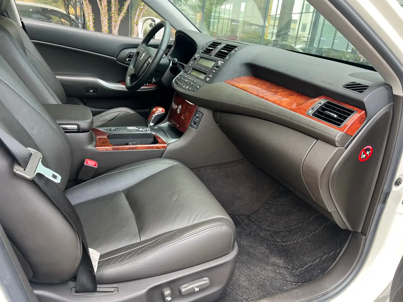 Toyota Crown 2012 2.5L Royal Leather Edition фото 3