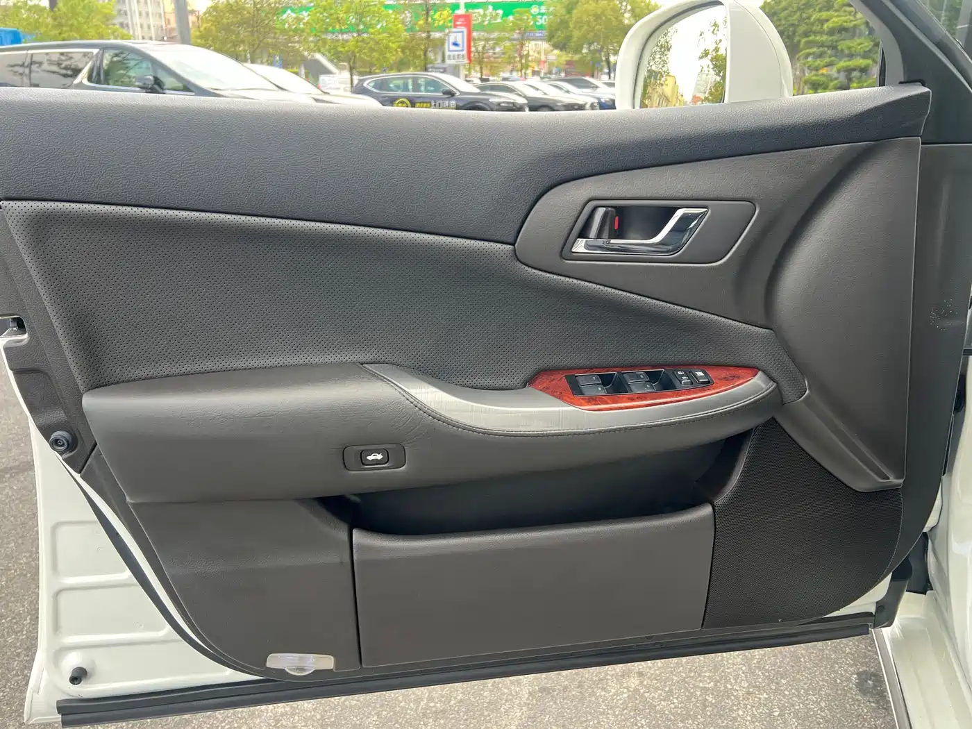 Toyota Crown 2012 2.5L Royal Leather Edition фото 7
