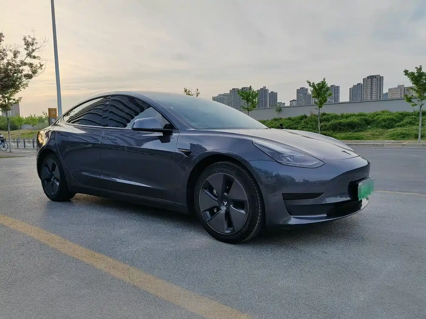 TESLA MODEL 3