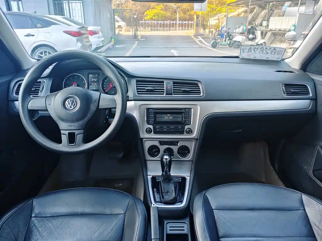 Volkswagen Lavida 2013 Facelift 1.4TSI DSG Comfort фото 8