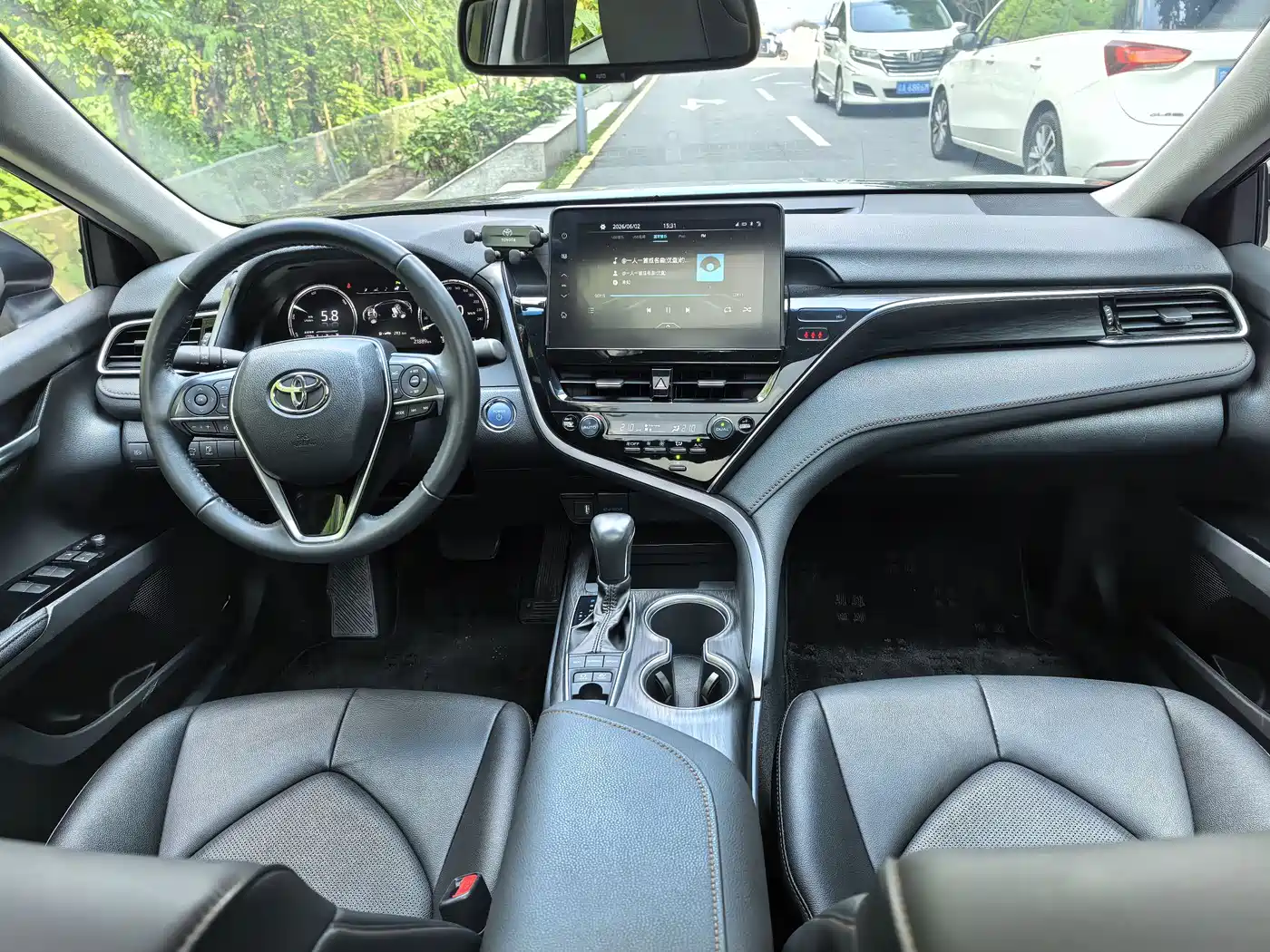 Toyota Camry 2021 Hybrid 2.5HG Luxury Edition фото 8