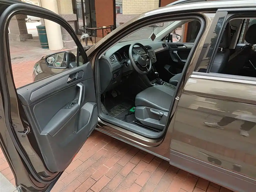Volkswagen Tiguan L 2017 330TSI Automatic 2WD Trend Edition фото 16