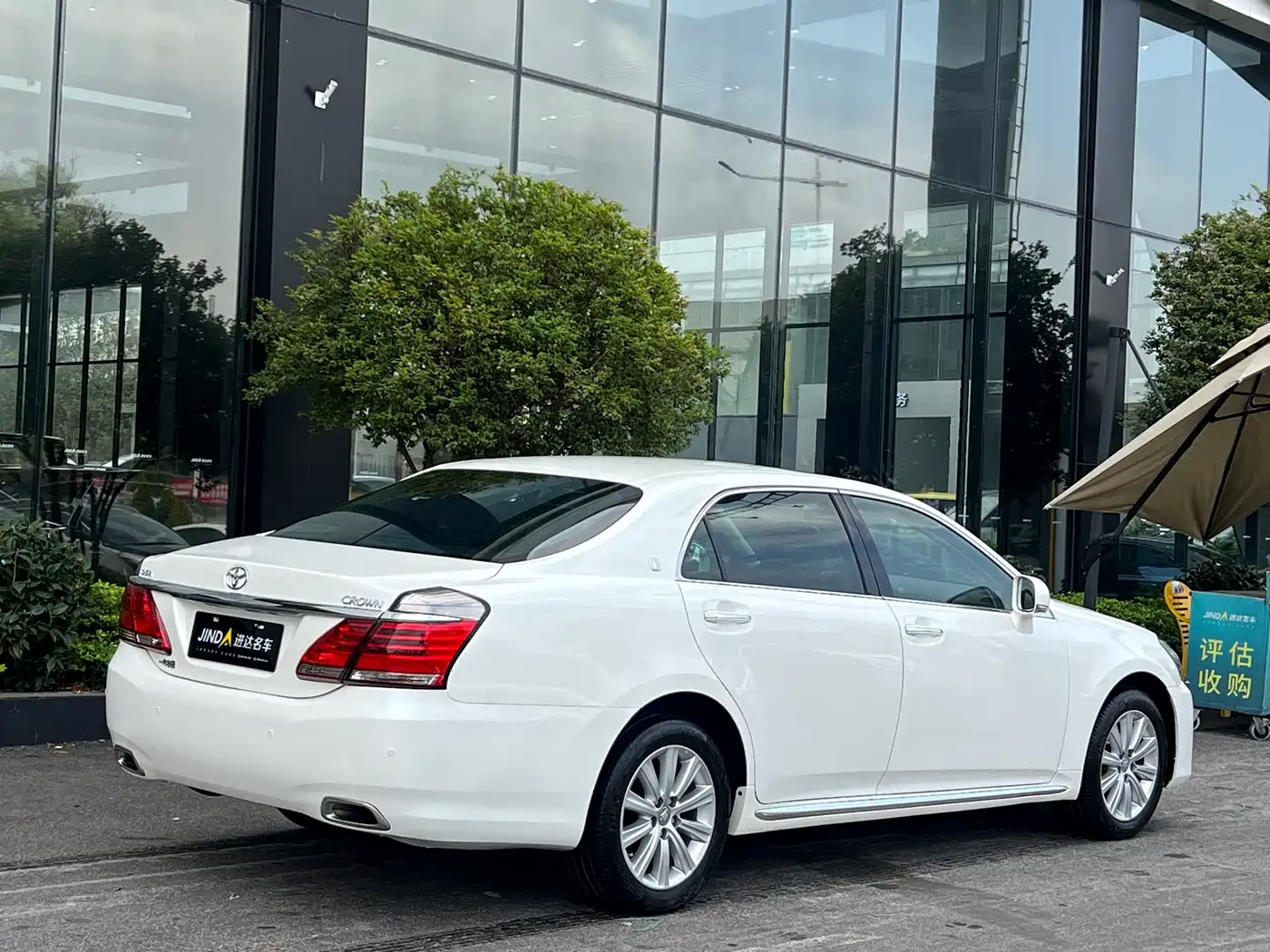 Toyota Crown 2012 2.5L Royal Leather Edition фото 9