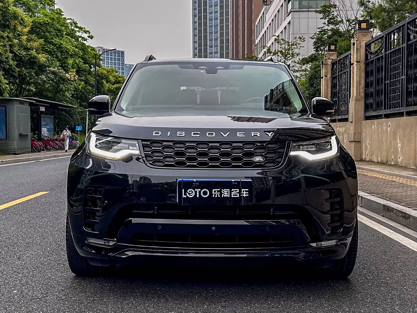 Land Rover Discovery 2021 360PS R-Dynamic SE фото 2