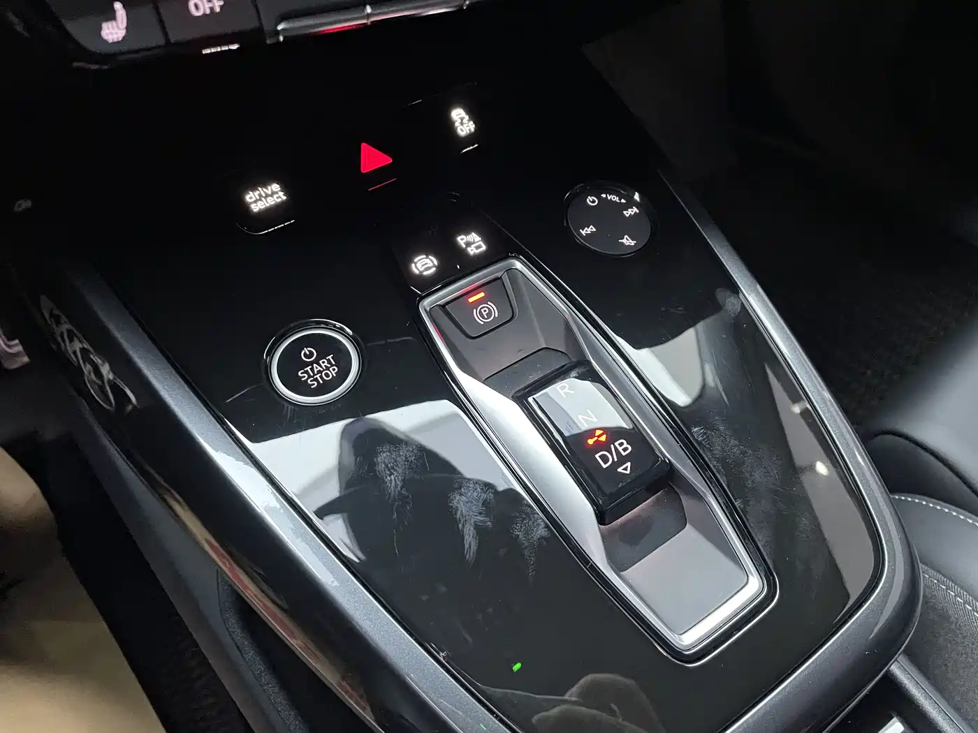 Audi Q4 e-tron 2024 40 e-tron Creation Edition фото 10