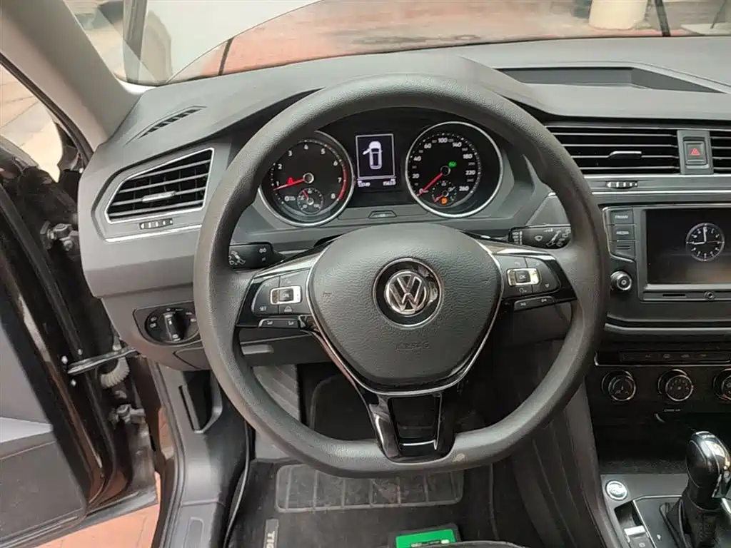Volkswagen Tiguan L 2017 330TSI Automatic 2WD Trend Edition фото 11