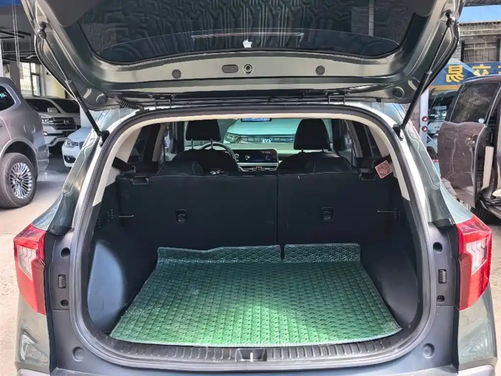 Kia Seltos 2023 1.5L CVT Premium Edition фото 6