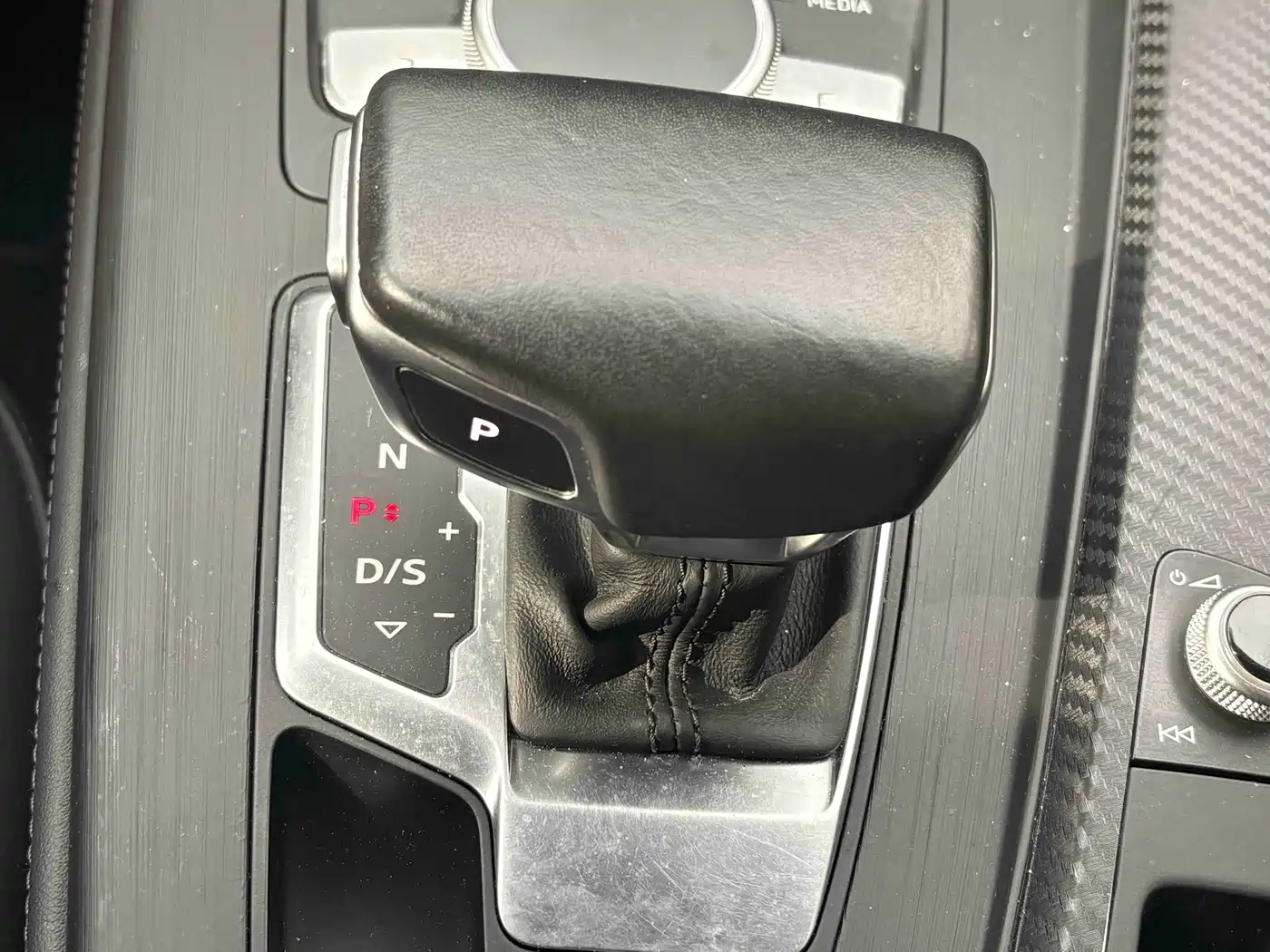 Фото 14 - Audi A4L