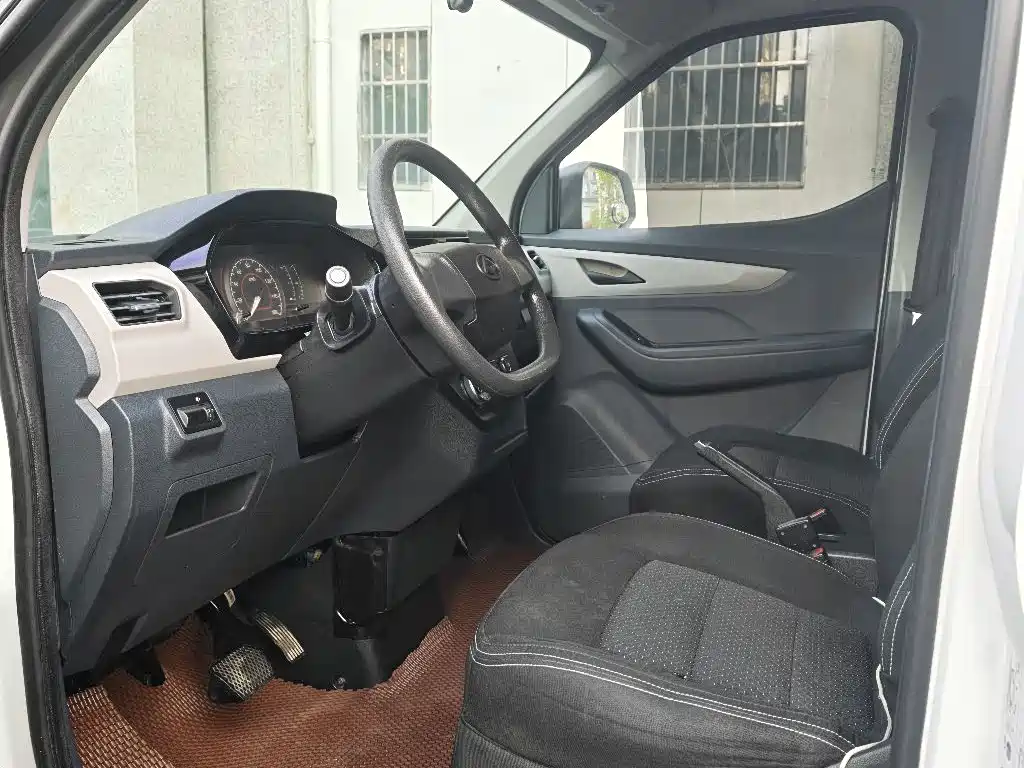 SAIC Maxus Maxus EV30 2023 Pure Electric Intelligent Logistics Expert Long Wheelbase CATL фото 5