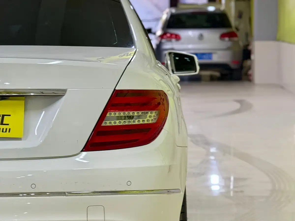 Mercedes-Benz C-Class 2011 C 300 Fashion фото 8