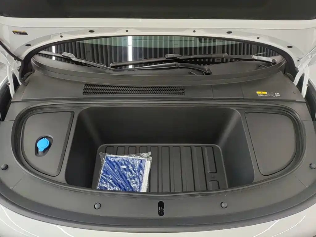 Li Auto i6 2026 2025 2WD Base Model