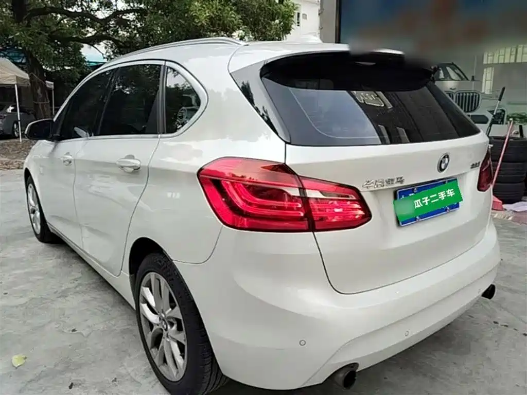 BMW 2 Series Touring 2016 220i Leading Model фото 5